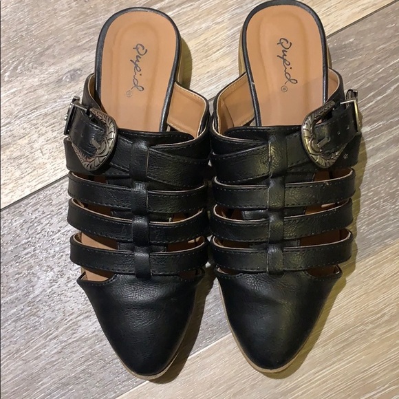 Slip on shoes!! - Picture 3 of 4